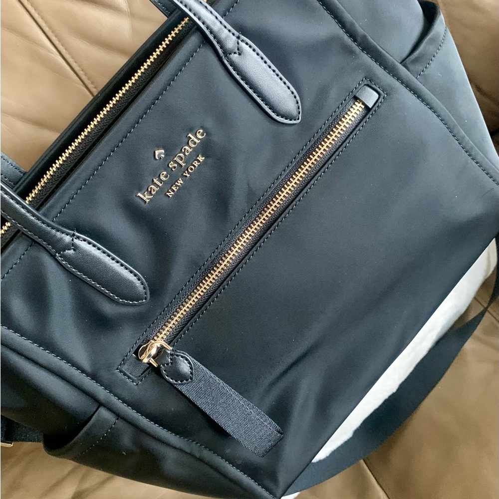 Kate Spade black roomy tote in excellent condition.